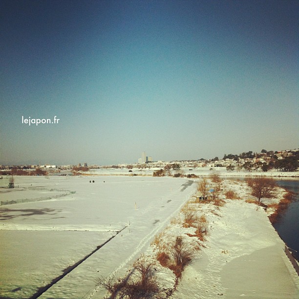 Le train avance à 2 à l’heure… Ils n’ont pas mis les pneus neige on dirait…