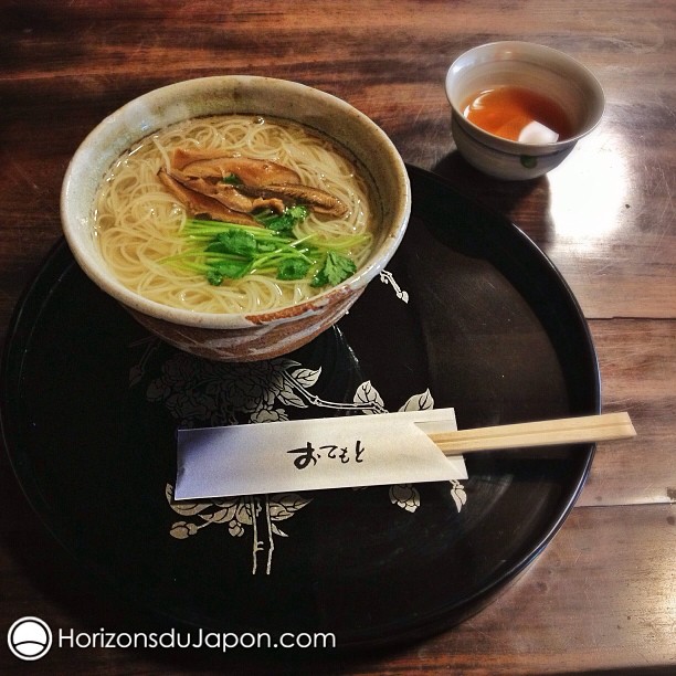 Un bol de Nyumen, la soupe de nouille la plus simple du Japon