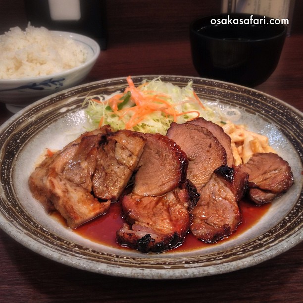 Nouvelle adresse sympa pour les carnivores : chashu sur assiette à 700¥