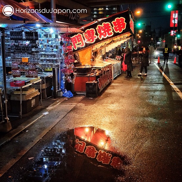 Reflets nocturnes de Yatai à Osaka