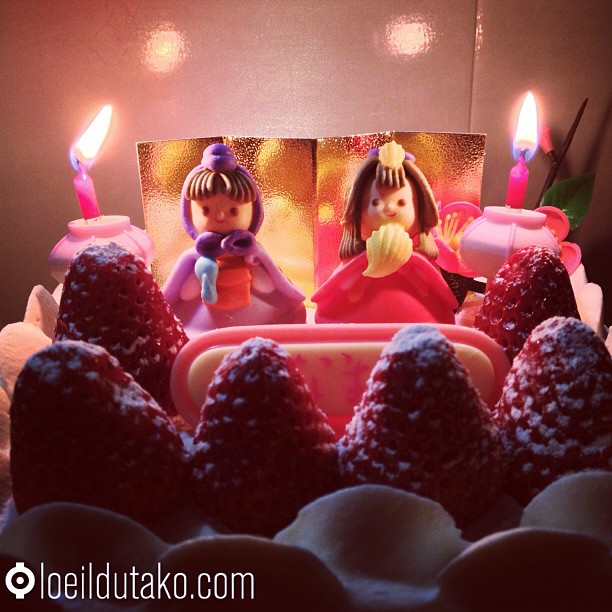 Hina Matsuri la fête des petites filles japonaises au milieu des fraises :)
