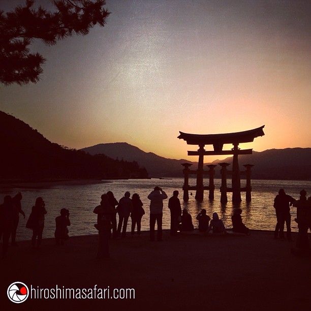 Le Torii de Miyajima, l’une des trois plus belle vues du Japon, vous souhaite une bonne nuit.