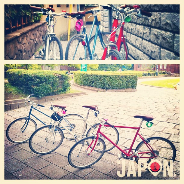 Des vélos de course à la place de mamachari pour faire le tour de Tokyo, c’est juste un grand kiff ! Mais ça fait super mal aux fesses… PS : notez que l’on avait des vélos bleu/blanc/rouge ;-)