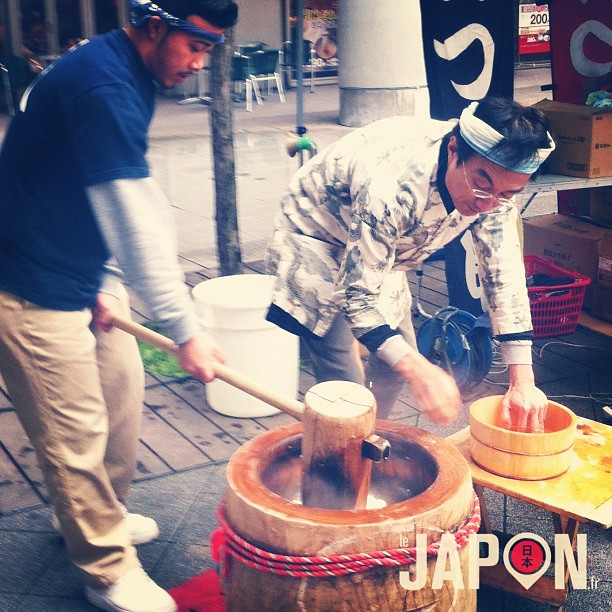 Attention les doigts ! Mochitsuki, ou l’art de faire du Mochi !