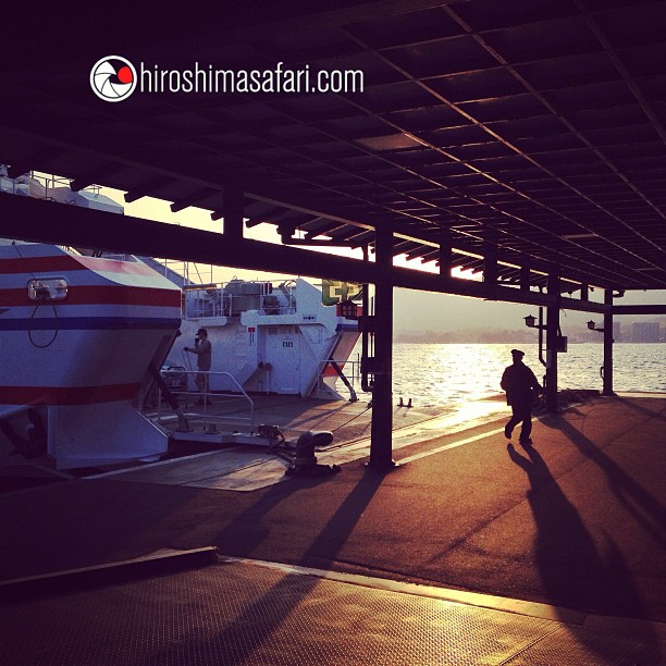 L’embarcadère de Miyajima au coucher du soleil.