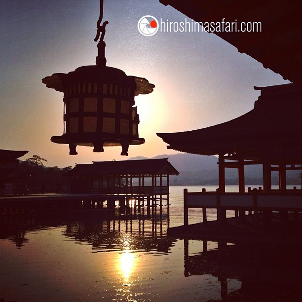 Le sanctuaire flottant d’Itsukushima dévoile sa force spirituelle.