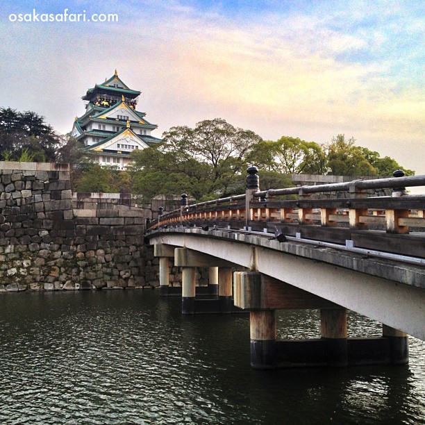 Pont Gokuraku et Château d’Osaka