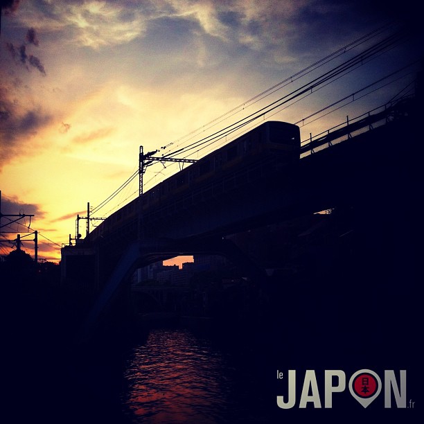 Tokyo entre dans l’obscurité