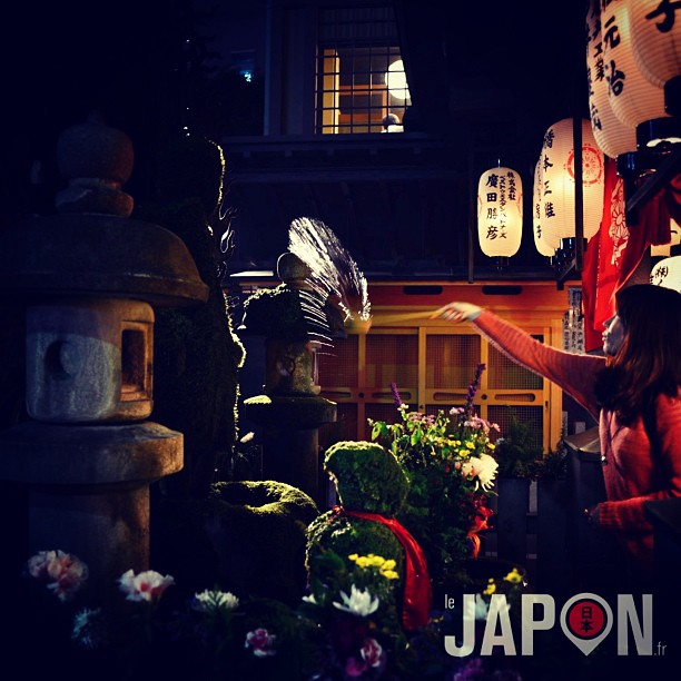 D’étranges rites ont lieux dans les ruelles sombres d’Osaka