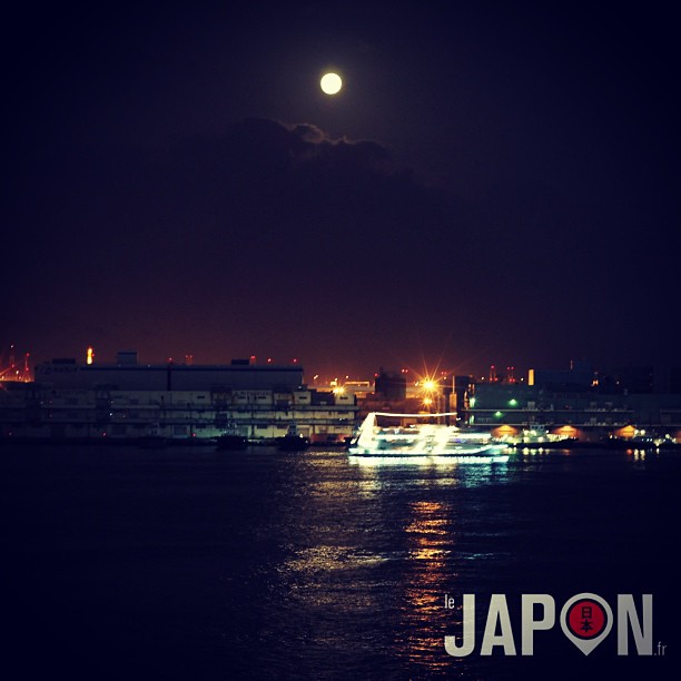 Full Moon à Yokohama ! En Juin la lune sera très proche de la terre, donc parfaite pour faire de belles photos !