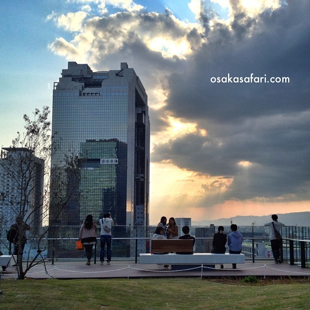 Fin de journée sur une des nombreuses terrasses d’Umeda