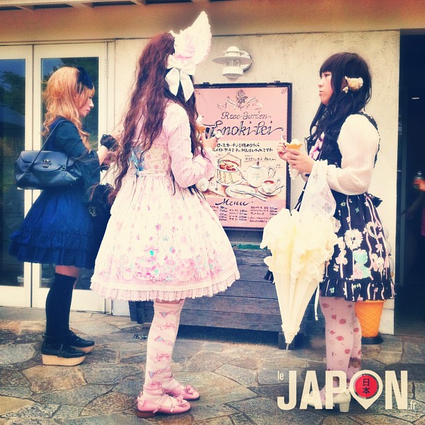 Ambiance Gothic Lolita et Dolly Kei à Yokohama ! Faut dire la ville est parfaite comme décor !