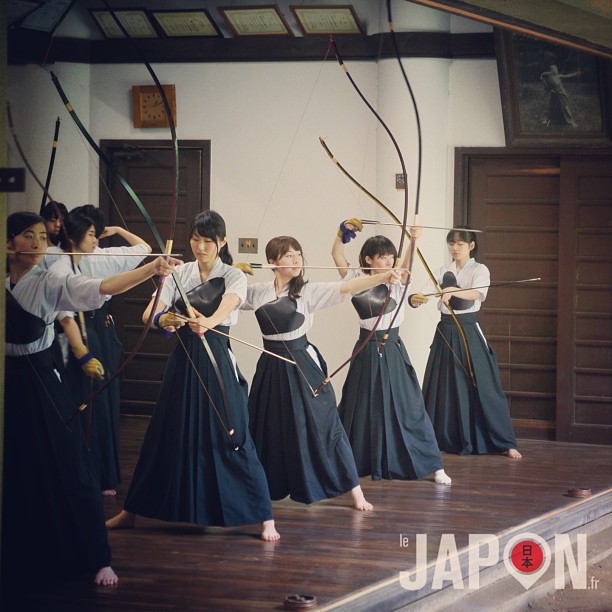 Kyudo, quand les jeunes femmes japonaises deviennent des amazones !