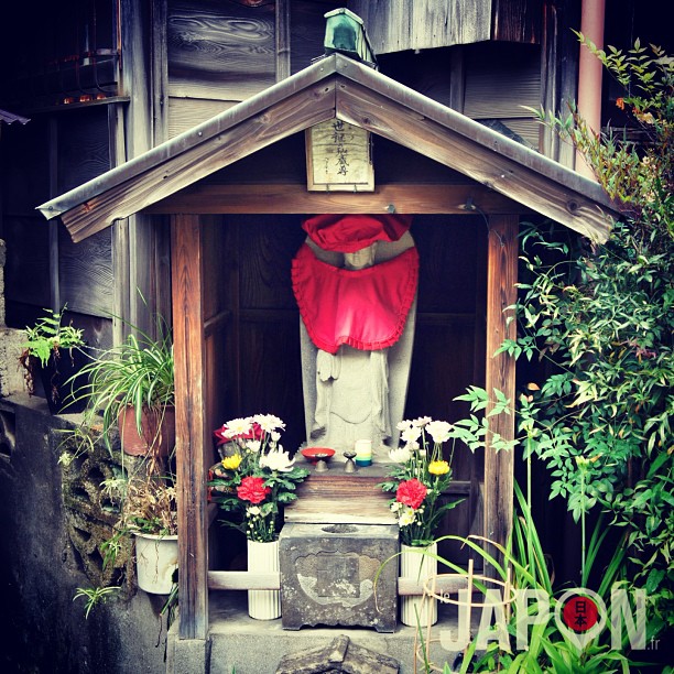 Au coin d’une vieille maison : un Jizo