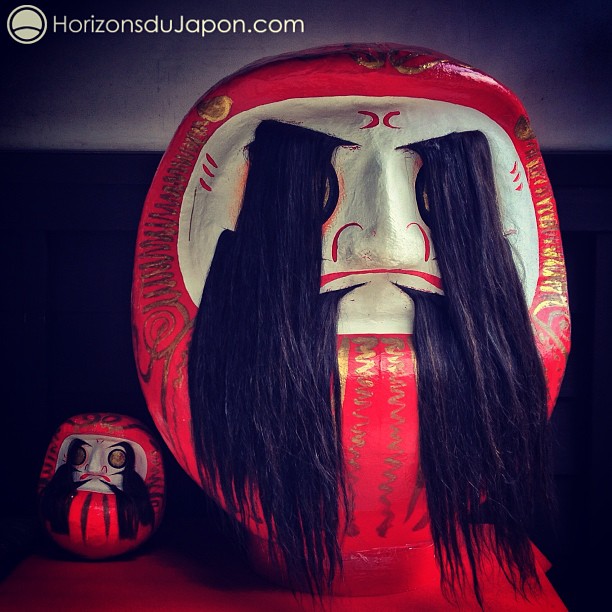 Le Daruma aux longs poils, mascotte de Sagano