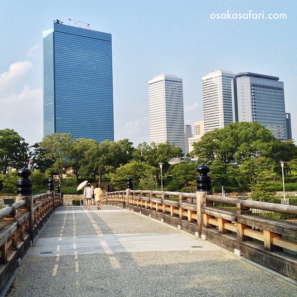 Pont Gokuraku et Cristal Tower