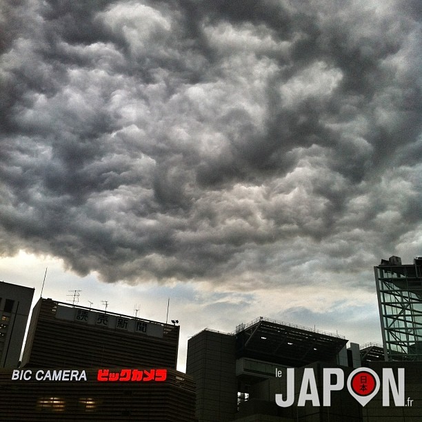 Sans trucages, le ciel au dessus de Tokyo, digne d’un film fantastique !