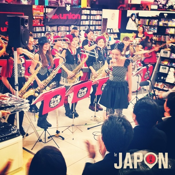 Un petit Live Jazz avec de charmantes japonaises pour bien commencer un Tokyo Safari nocturne ;)