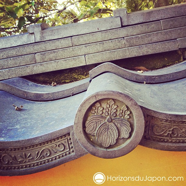 Les armoiries de Toyotomi, seigneur d’Osaka, sont partout au sein du Pavillon d’or