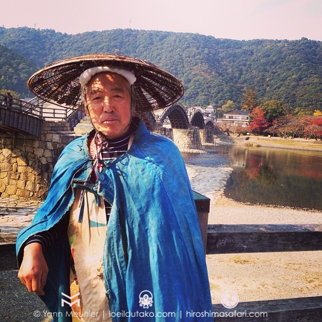 Sakamoto-san prends la pose à Iwakuni pour mes safaristes du jour.