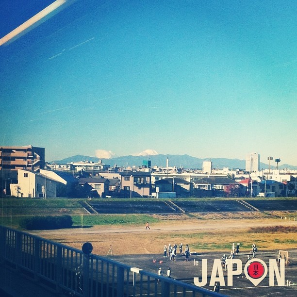 #fujireport : Fuji San bien visible ce matin et oh surprise, bien enneigé !