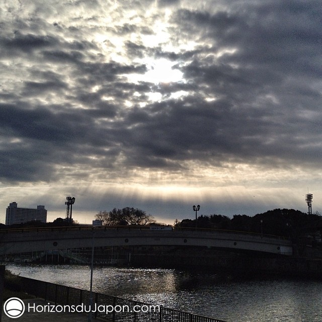 Rideau de lumière ce matin près du château d’Osaka