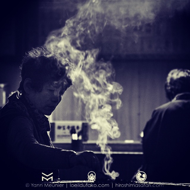 Pensées dans un temple à Hiroshima