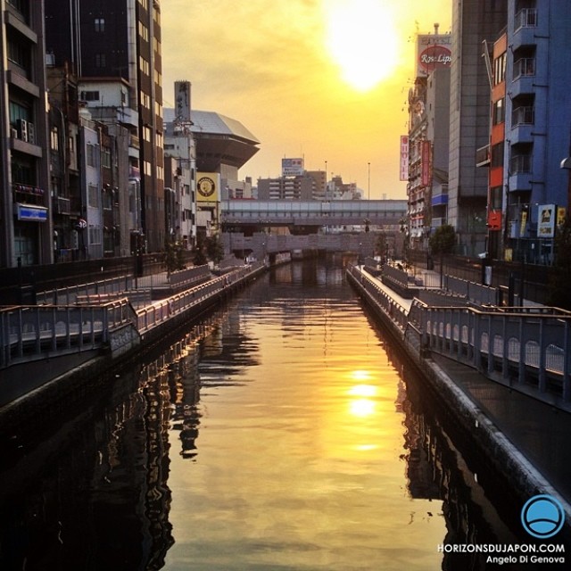 Coucher de soleil derrière le Namba Hatch