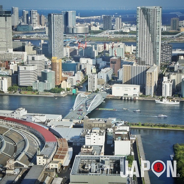 Il y a un nouveau pont qui traverse la Sumidagawa ! Ça annonce la fin du marché aux poissons de Tsukiji !
