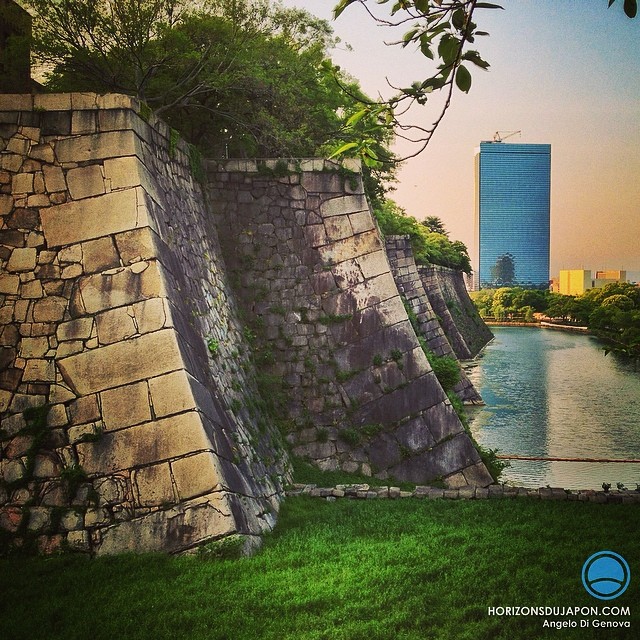 Vue sur les douves externes du château d’Osaka