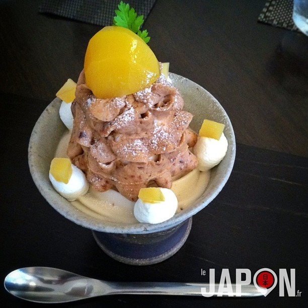 Rien de mieux qu’une bonne glace à la crème de marron fraîche pour supporter la chaleur Tokyoïte !