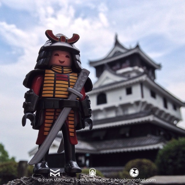 #Playmobil samouraï devant le château d’Iwakuni.