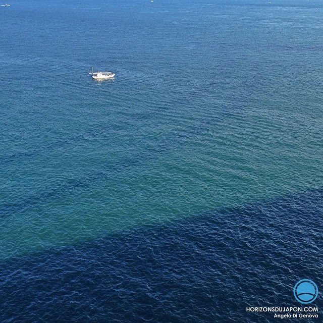 La mer de la baie d’Osaka