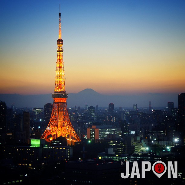 Début de soirée dans un Tokyo pré-typhon, avec Fuji San en fond ! #tokyosafari