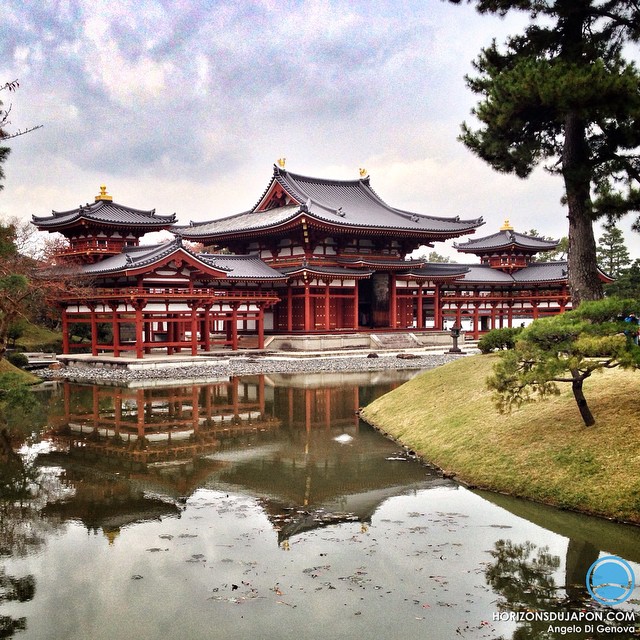 Le temple Byodoin paré de ses nouvelles couleurs