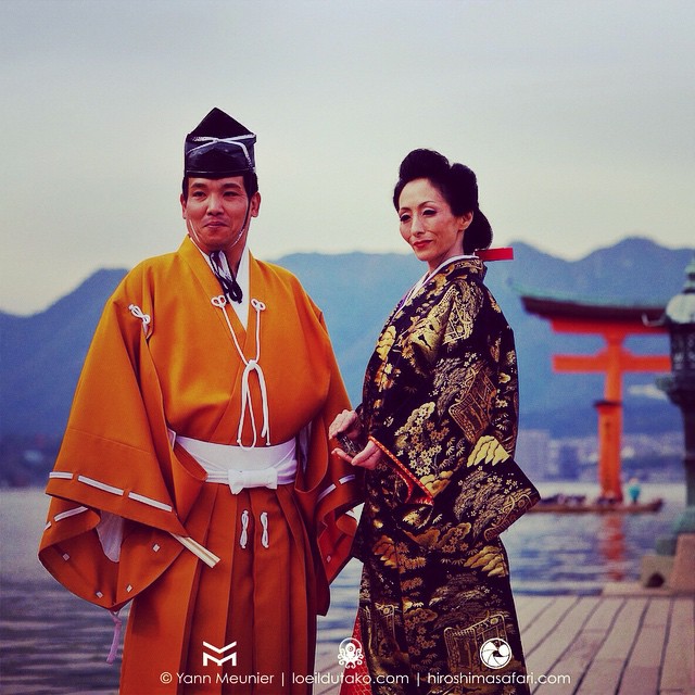 Les marées hautes sont propices aux mariages au sanctuaire d’Itsukushima.