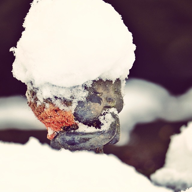 Jizo-sama impassible sous la neige.