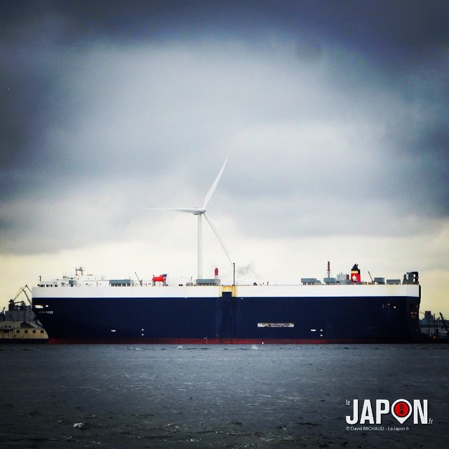 Trop fort le Japon ! Un bateau avec une éolienne !!! #vraisecolo