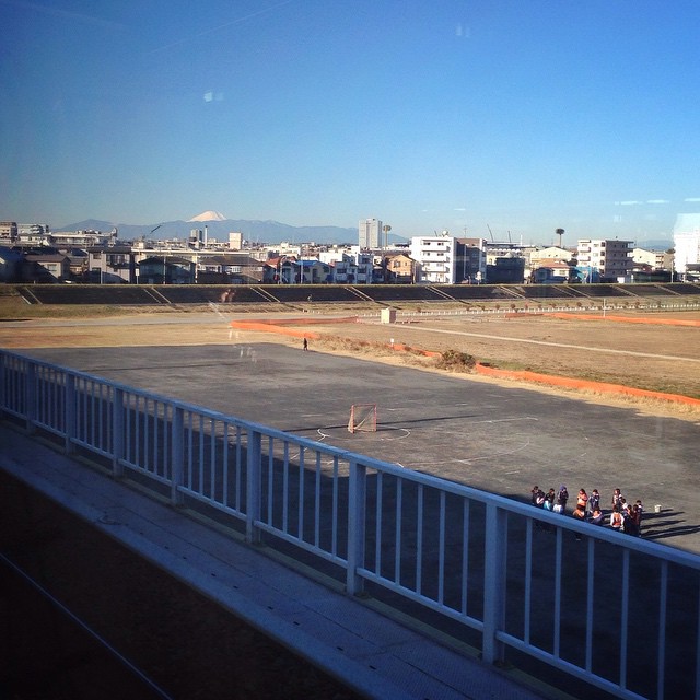 Il est 9h une nouvelle journée commence avec le Fuji San en fond. #fujireport