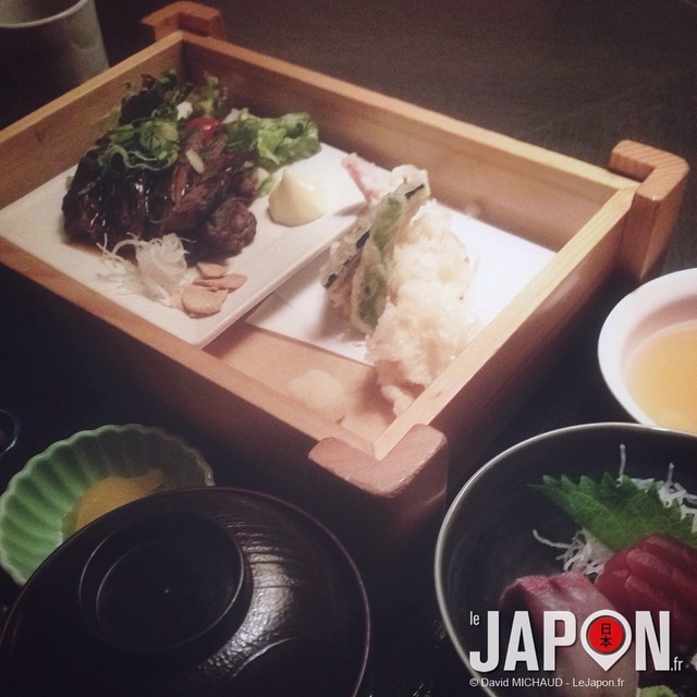 Menu tempura, steak wagyu & sashimi (1400¥) pour moi, et vous ? Bon appétit !