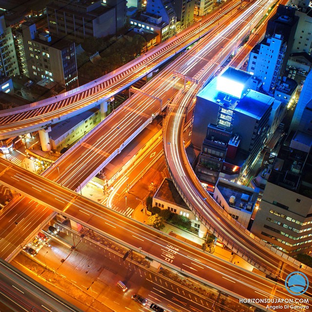 Vue sur les autoroutes aériennes d’Osaka