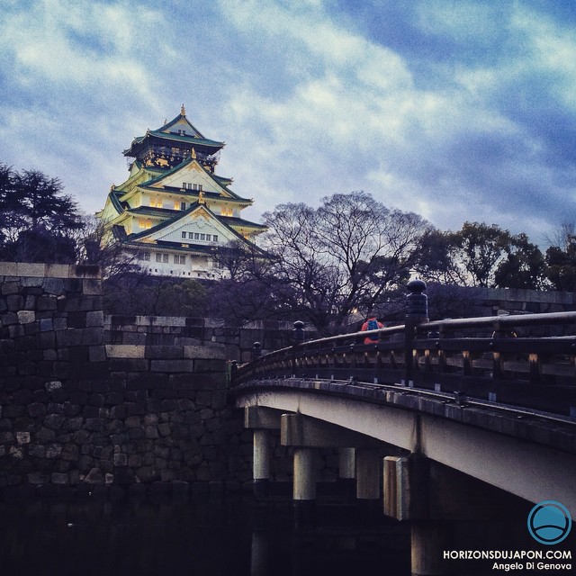 Mi jour mi nuit sur le château d’Osaka