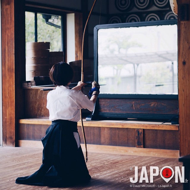 Quand il pleut les #TokyoSafari deviennent un moment de relaxation avec du Kyudo par exemple !