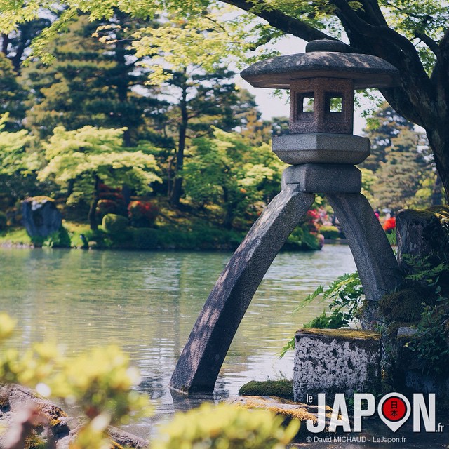 Une petite dernière pour Kanazawa avec la célèbre lanterne du joli jardin Kenrokuen ! #kanazawa
