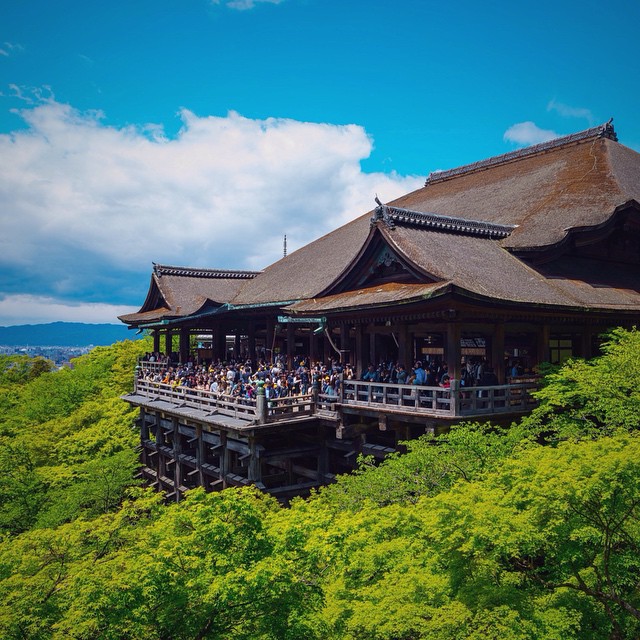 Kiyomizu Dera très saturé ! En couleur et en touristes ; )
#Japan #Japon #Kyoto