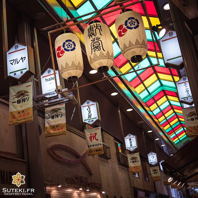 La verrière kitschouille du marché de Nishiki n’a que 22 ans.