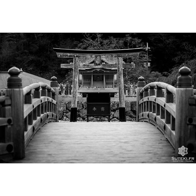 Le petit sanctuaire de l’autre bout du pont #japon #osaka