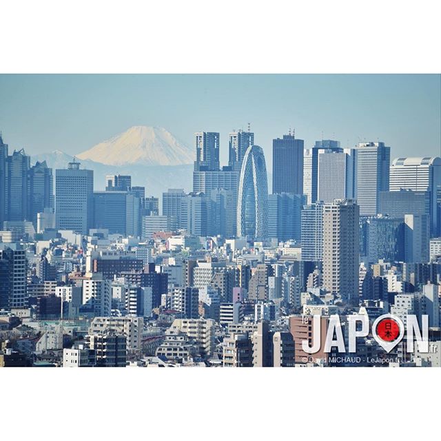 Alors que Tokyo n’a de cesse de se métamorphoser, le Fuji San reste spectateur imperturbable du tumulte tokyoïte… #Tokyo #FujiReport #mtfuji #fujisan #Japan #Japon