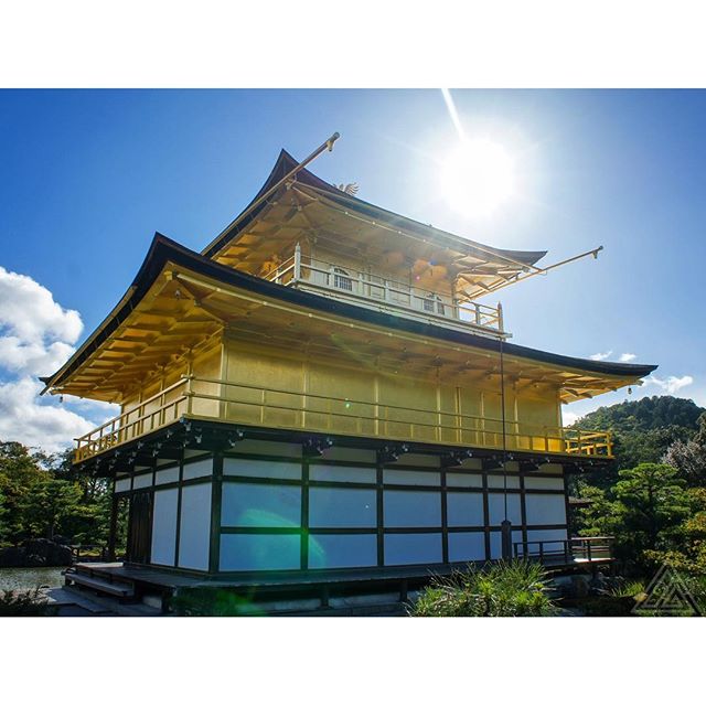 Vue depuis l’arrière du pavillon d’or