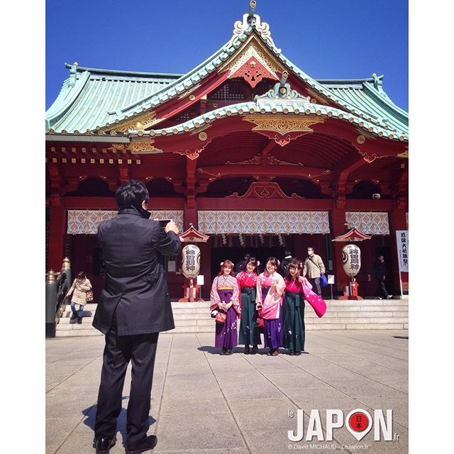 En attendant les #Sakura il y a déjà des jolies fleurs fraîchement diplômées à photographier ! #TokyoSafari